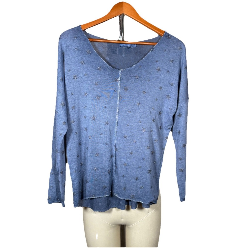 Tempo Paris Women  V Neck top Size S/M Blue With Stars Comfy Pullover